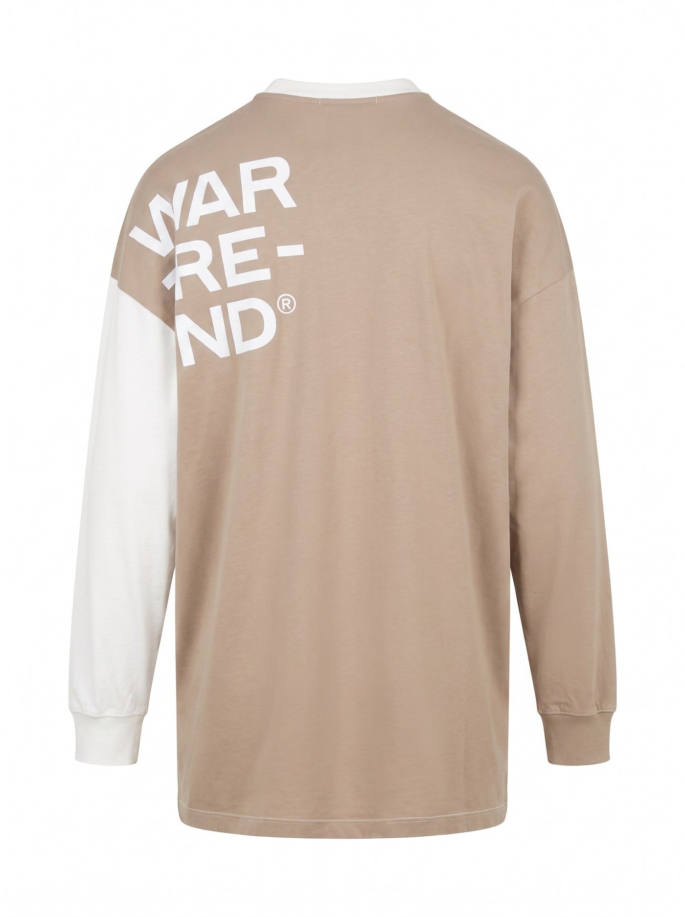 Camiseta Larga sobre fondo blanco